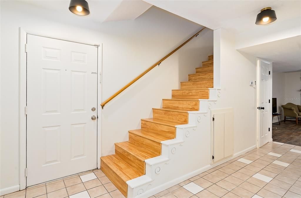 Foyer , stairs have laminate wood finish! NO CARPET ANYWHERE!!