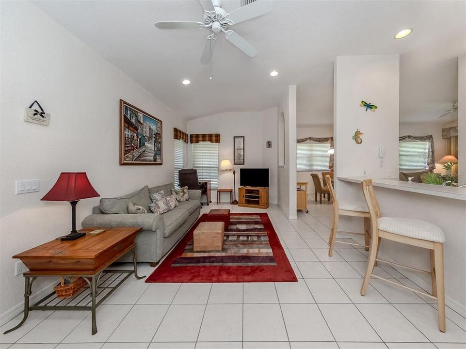 For Sale: $319,000 (2 beds, 2 baths, 1457 Square Feet)