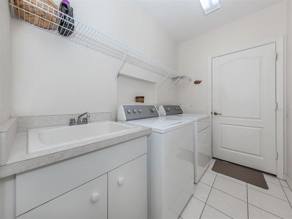 For Sale: $319,000 (2 beds, 2 baths, 1457 Square Feet)