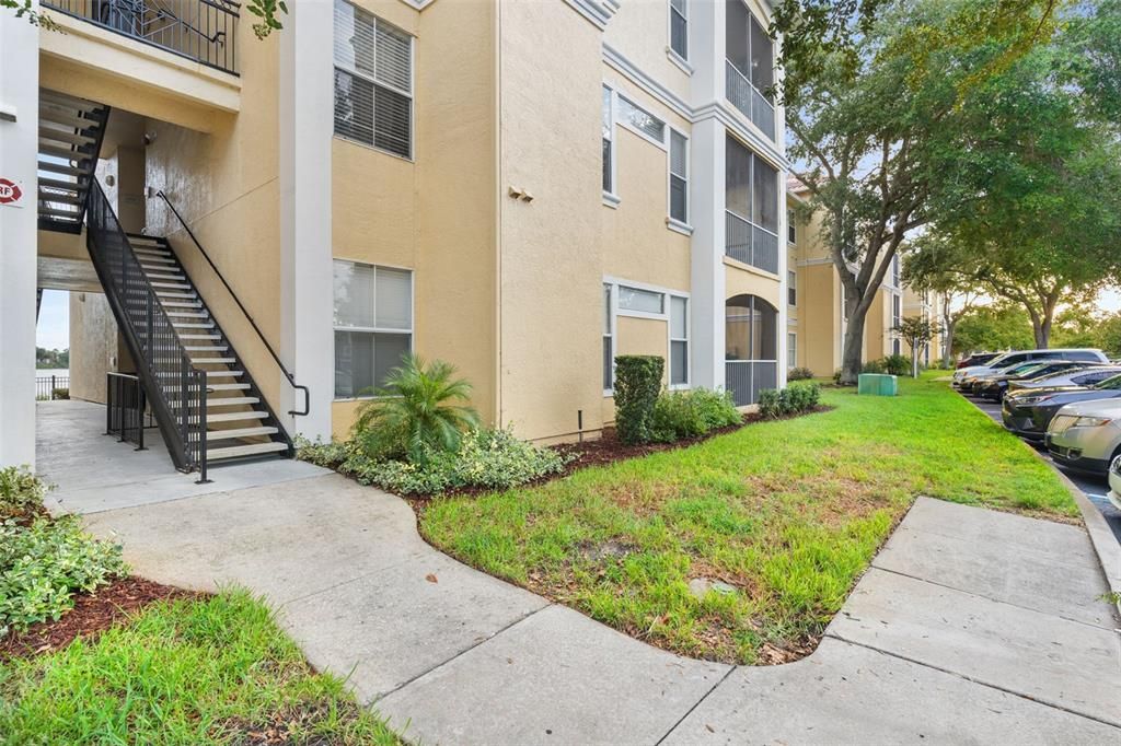 For Sale: $218,999 (2 beds, 2 baths, 1111 Square Feet)