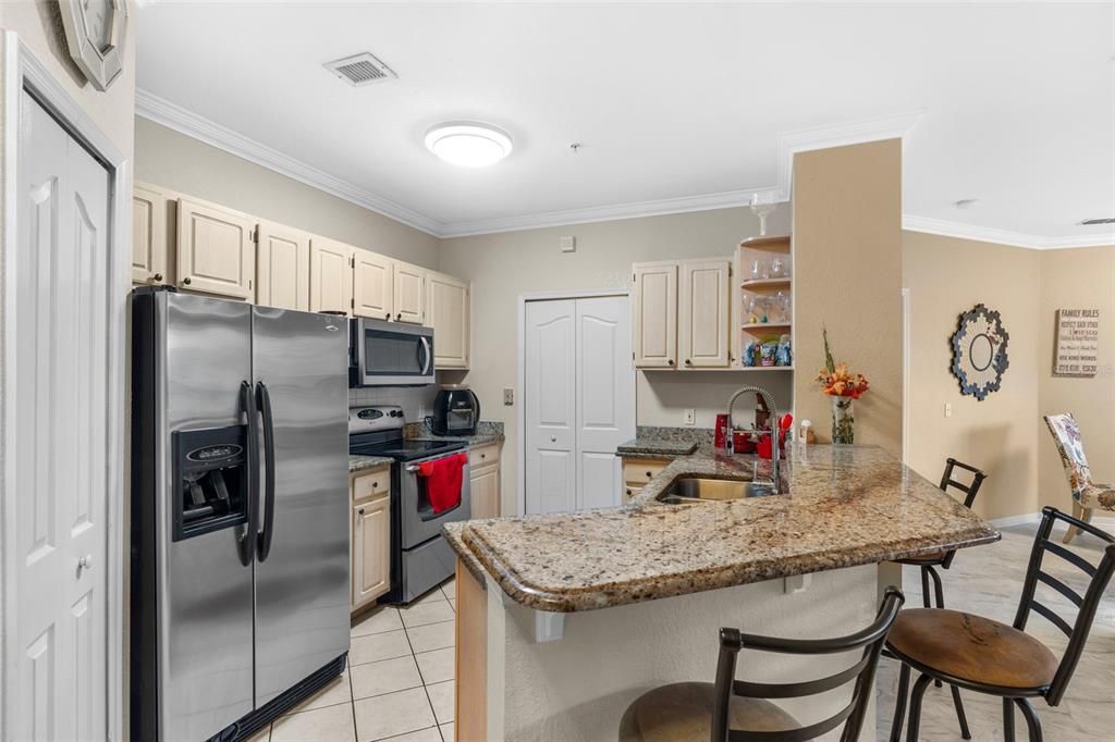 For Sale: $218,999 (2 beds, 2 baths, 1111 Square Feet)