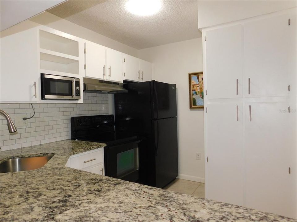 For Rent: $1,680 (2 beds, 2 baths, 979 Square Feet)