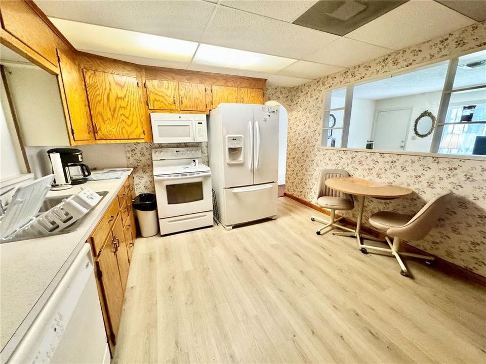 For Sale: $330,000 (2 beds, 2 baths, 1192 Square Feet)