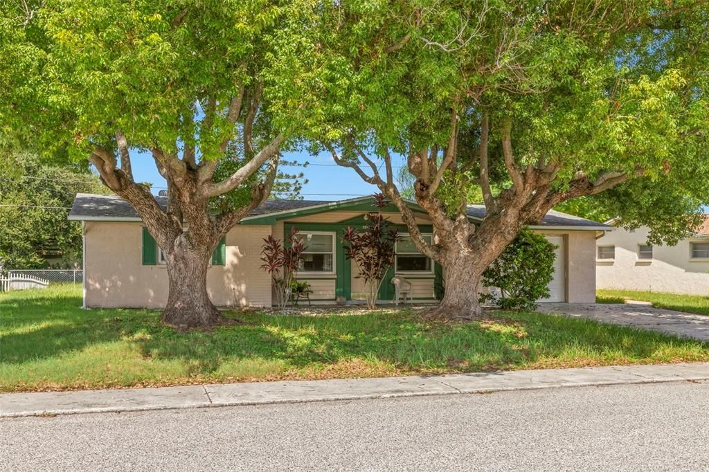 Recently Sold: $219,900 (2 beds, 1 baths, 1104 Square Feet)