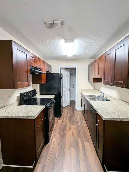 For Rent: $1,395 (2 beds, 2 baths, 995 Square Feet)