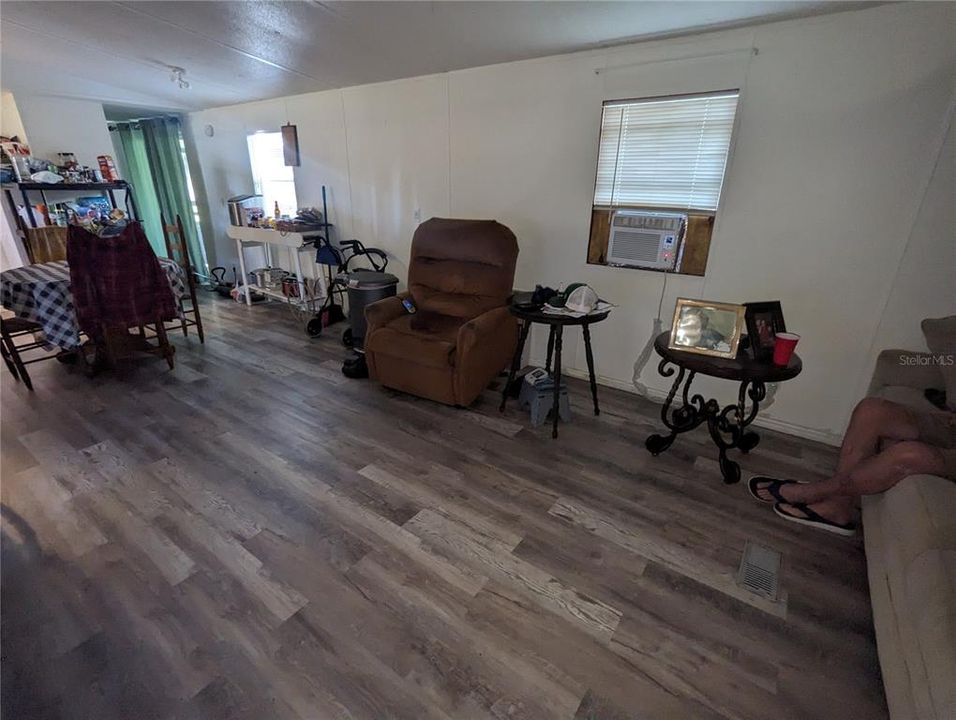 For Sale: $150,000 (2 beds, 2 baths, 924 Square Feet)