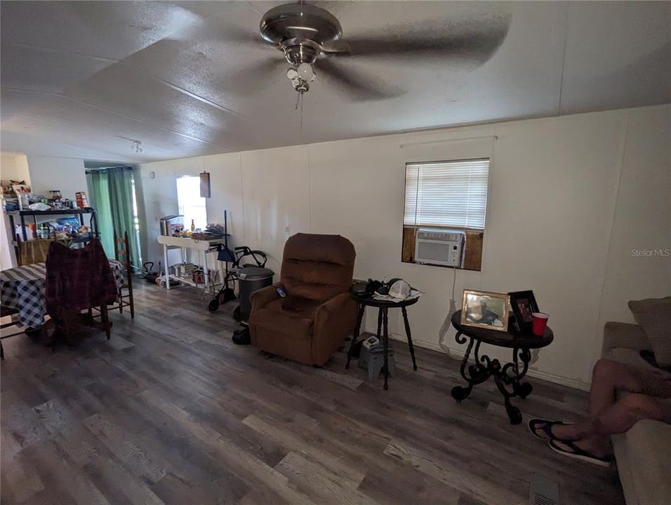 For Sale: $150,000 (2 beds, 2 baths, 924 Square Feet)