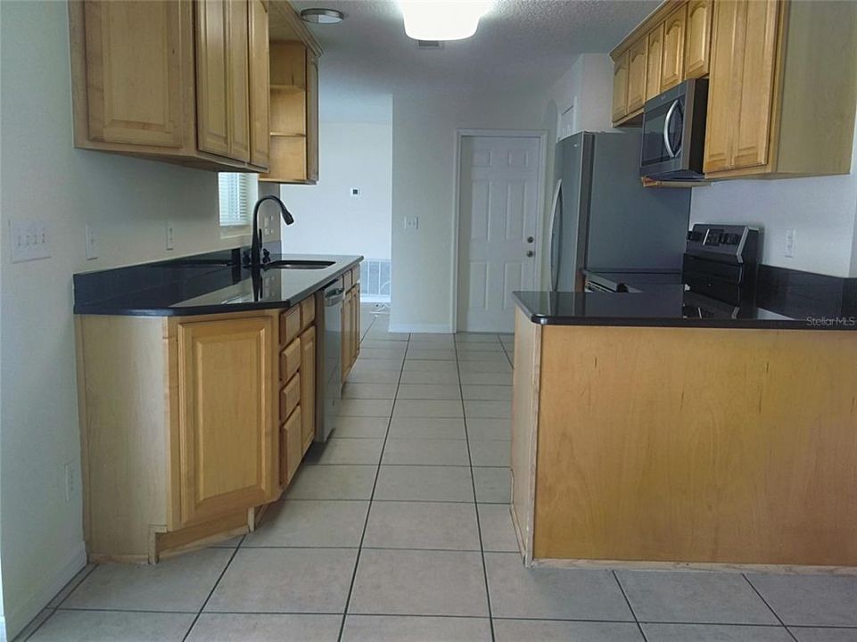 For Rent: $2,350 (3 beds, 2 baths, 1565 Square Feet)