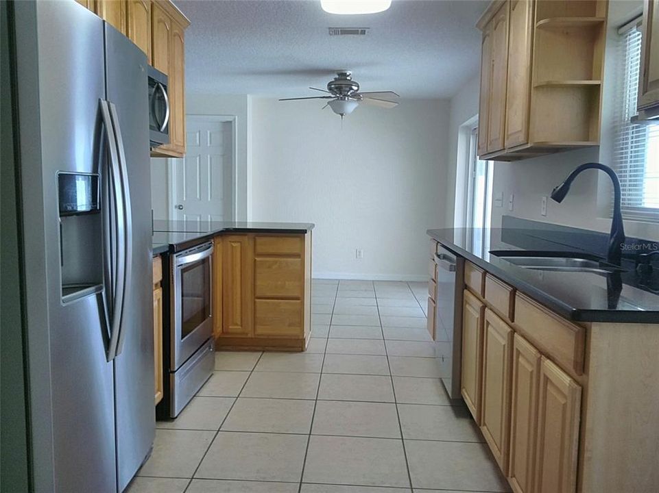 For Rent: $2,350 (3 beds, 2 baths, 1565 Square Feet)