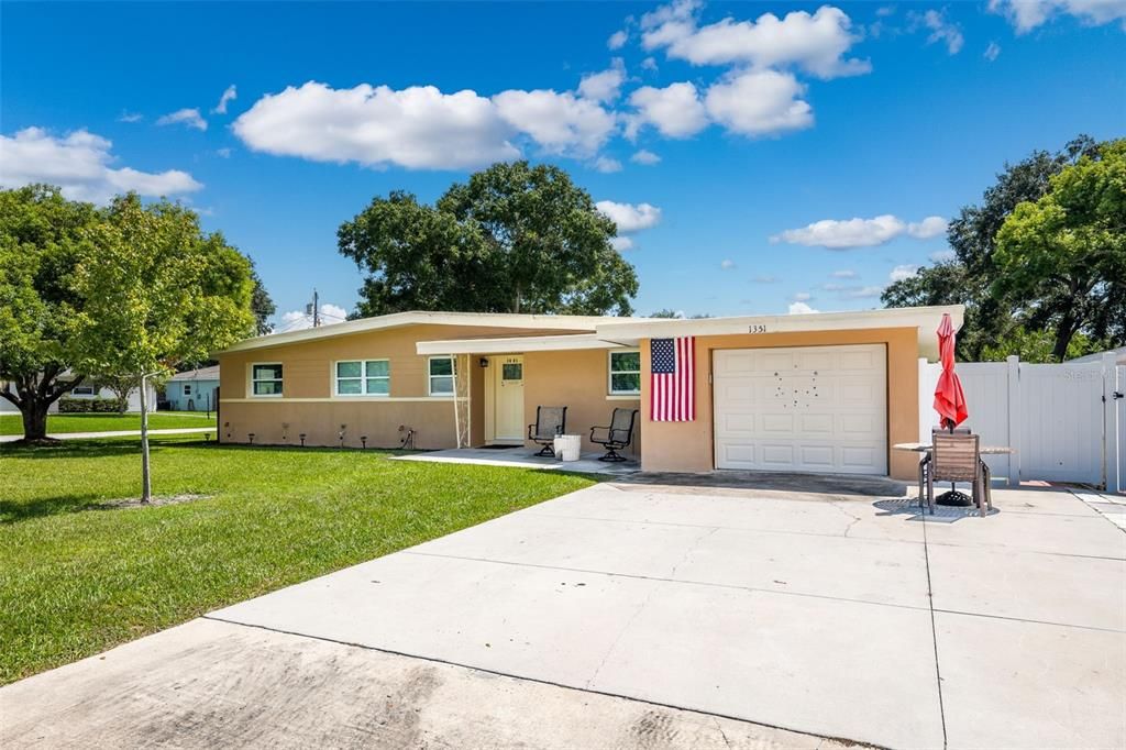 Active With Contract: $399,000 (3 beds, 2 baths, 1144 Square Feet)