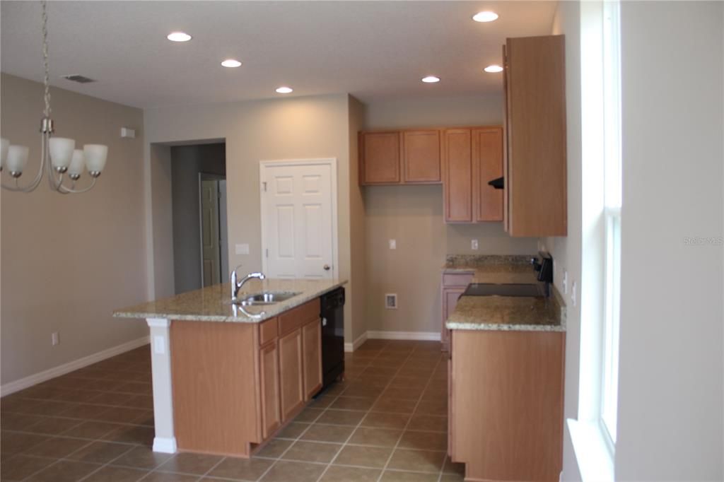 For Rent: $2,195 (4 beds, 2 baths, 1672 Square Feet)