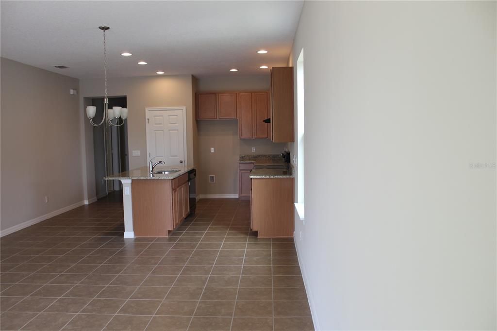 For Rent: $2,195 (4 beds, 2 baths, 1672 Square Feet)