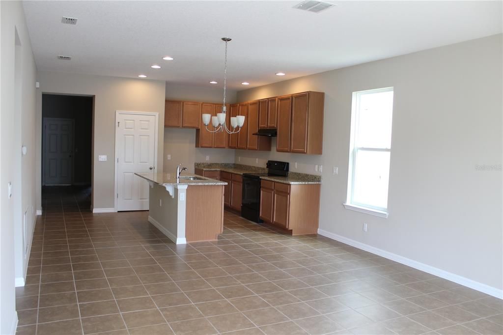 For Rent: $2,195 (4 beds, 2 baths, 1672 Square Feet)