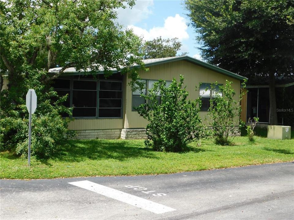 Active With Contract: $100,000 (2 beds, 2 baths, 960 Square Feet)