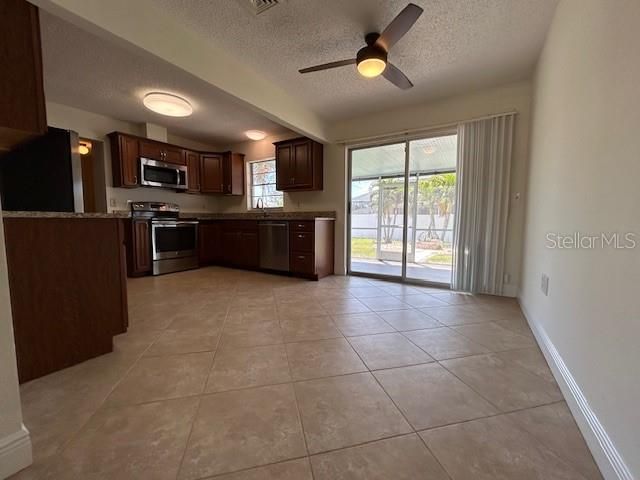 For Rent: $2,000 (2 beds, 2 baths, 1184 Square Feet)