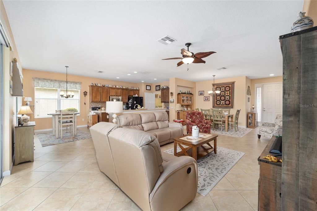 For Sale: $329,900 (3 beds, 2 baths, 1736 Square Feet)