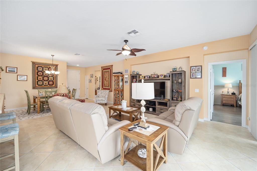 For Sale: $329,900 (3 beds, 2 baths, 1736 Square Feet)