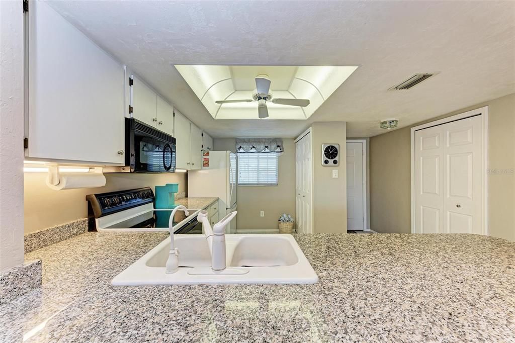 For Sale: $209,900 (2 beds, 2 baths, 1044 Square Feet)