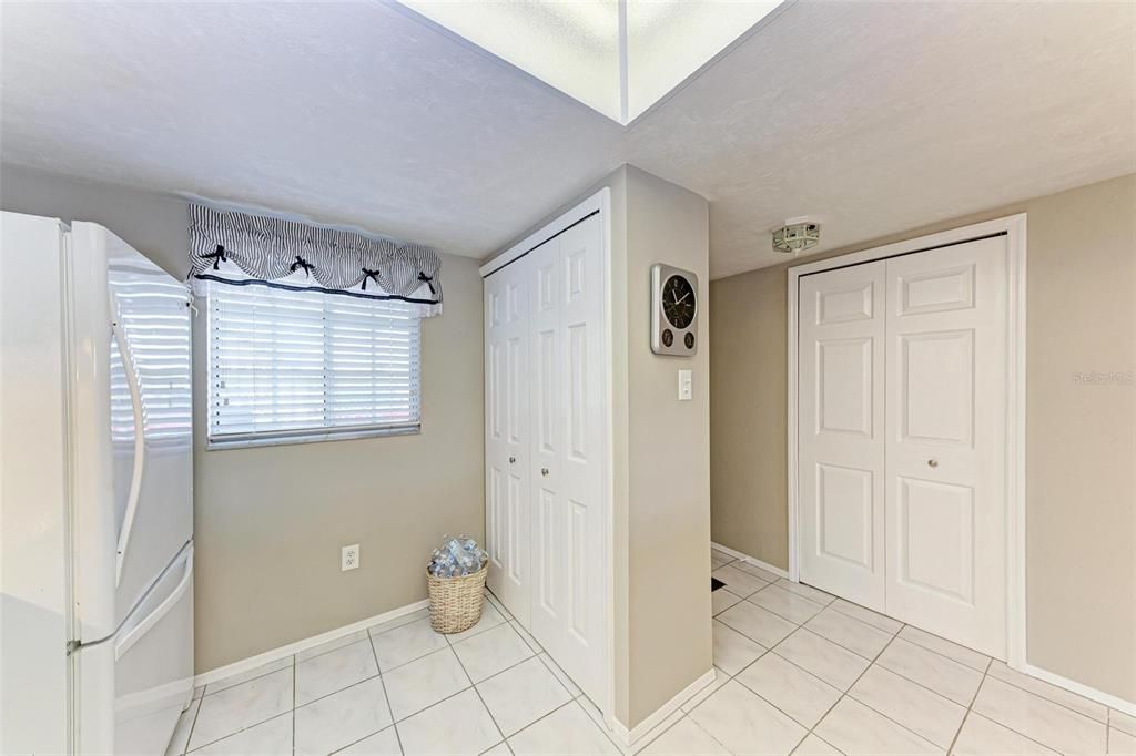 For Sale: $209,900 (2 beds, 2 baths, 1044 Square Feet)