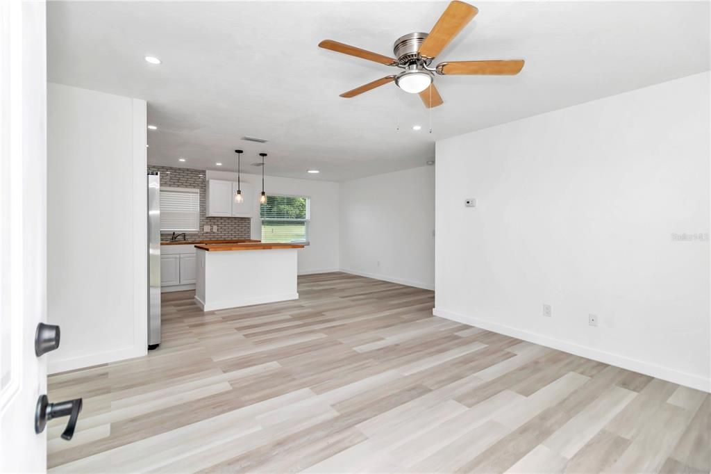 For Sale: $244,900 (3 beds, 2 baths, 1040 Square Feet)