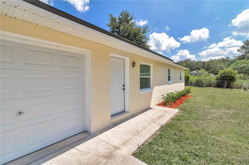 For Sale: $244,900 (3 beds, 2 baths, 1040 Square Feet)