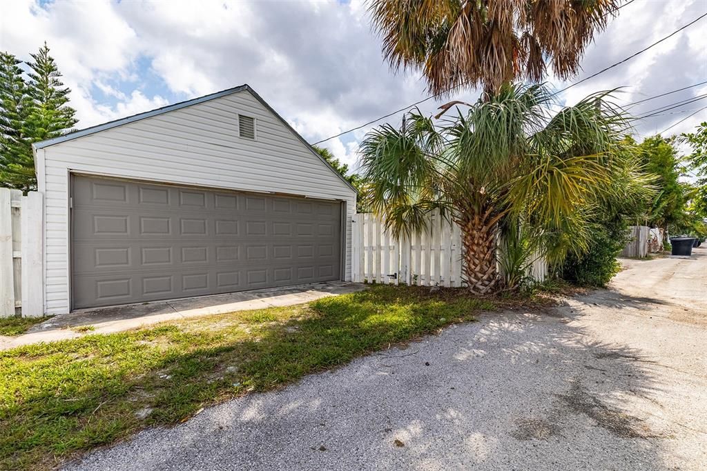 For Sale: $800,000 (3 beds, 2 baths, 1920 Square Feet)