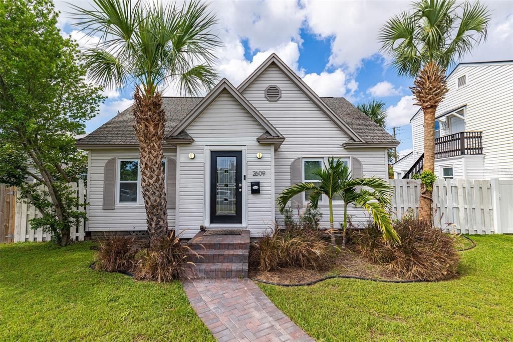 For Sale: $800,000 (3 beds, 2 baths, 1920 Square Feet)