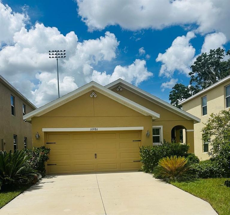 Active With Contract: $2,250 (3 beds, 2 baths, 1516 Square Feet)