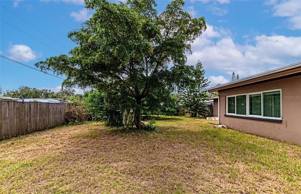 Active With Contract: $299,000 (3 beds, 2 baths, 1659 Square Feet)