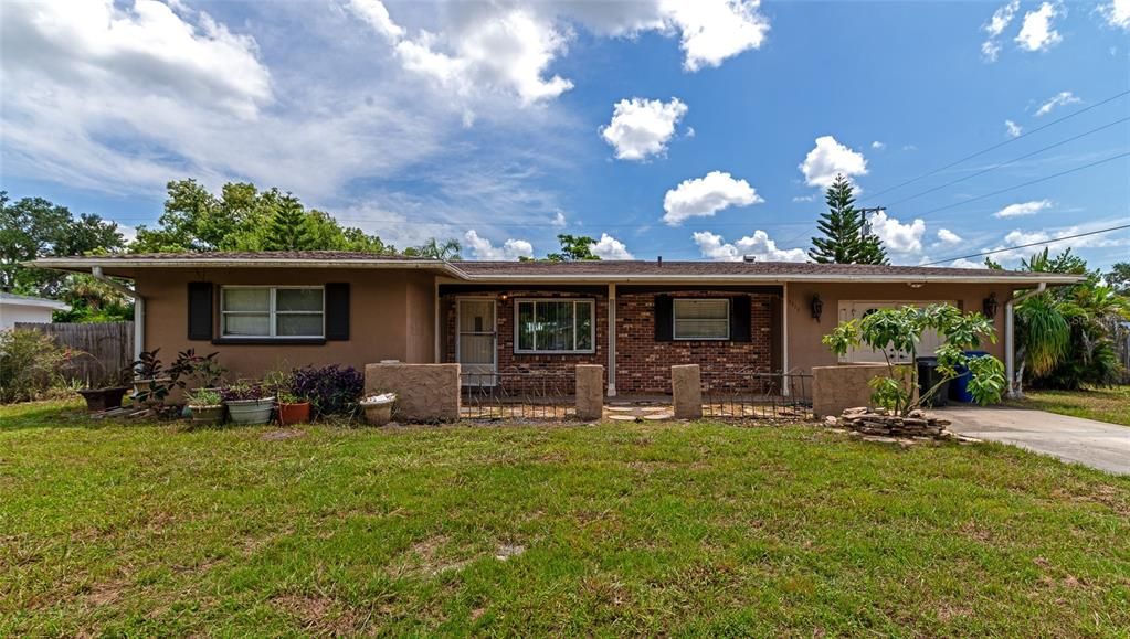 Active With Contract: $299,000 (3 beds, 2 baths, 1659 Square Feet)