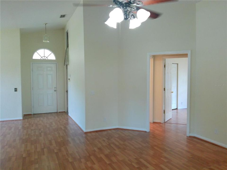 For Rent: $1,750 (3 beds, 2 baths, 1469 Square Feet)