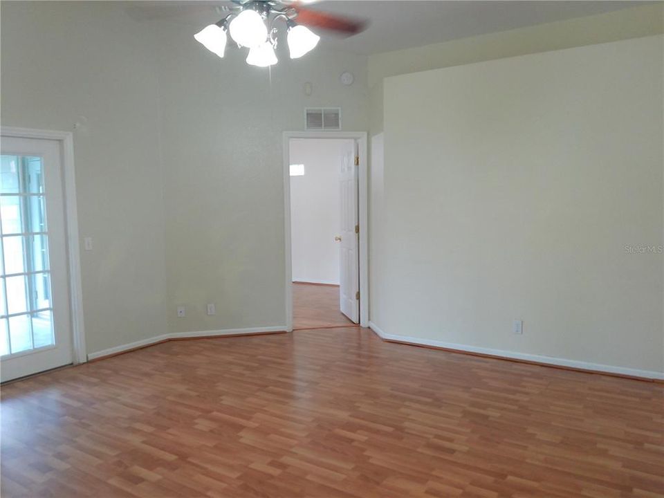 For Rent: $1,750 (3 beds, 2 baths, 1469 Square Feet)