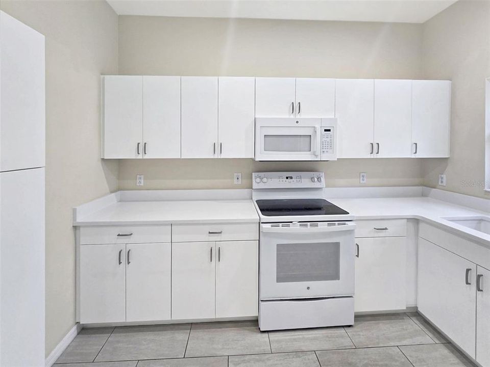 Active With Contract: $2,700 (3 beds, 2 baths, 1572 Square Feet)