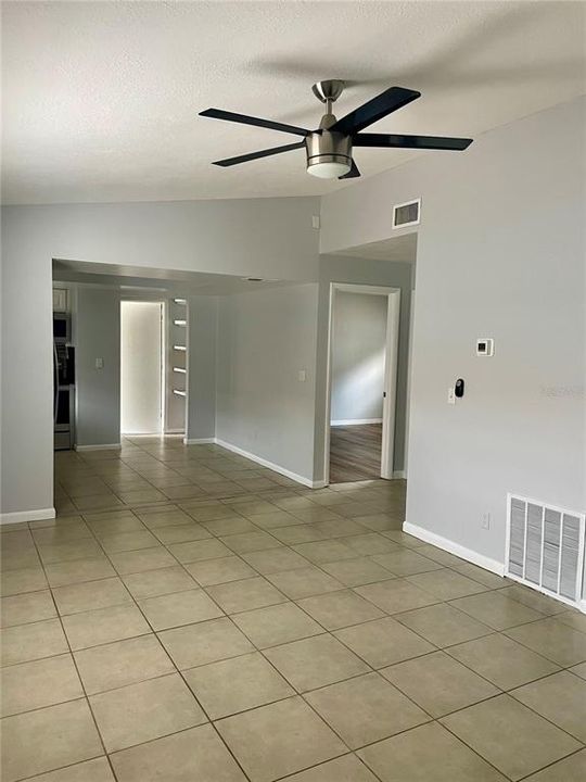 For Rent: $1,750 (2 beds, 1 baths, 850 Square Feet)