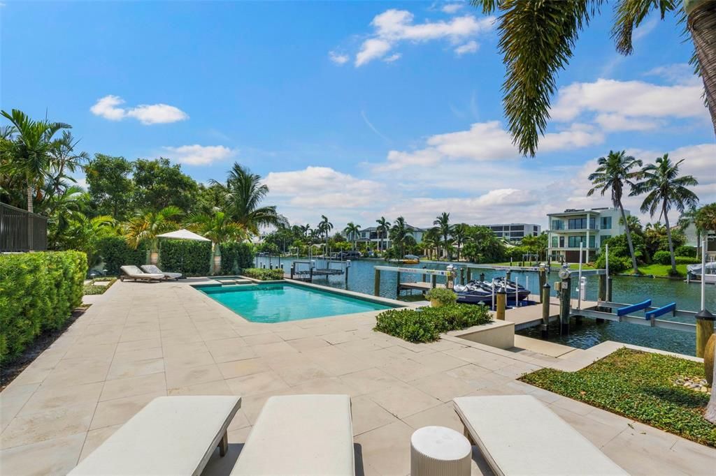 Active With Contract: $6,700,000 (4 beds, 5 baths, 3268 Square Feet)