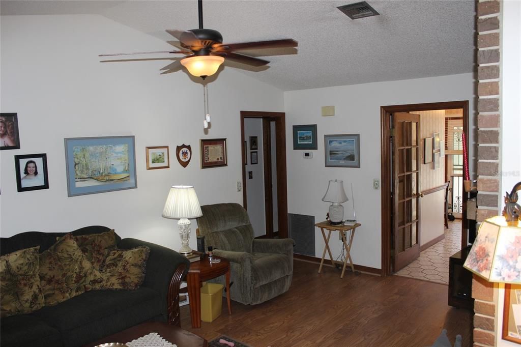 For Sale: $225,000 (2 beds, 2 baths, 1170 Square Feet)