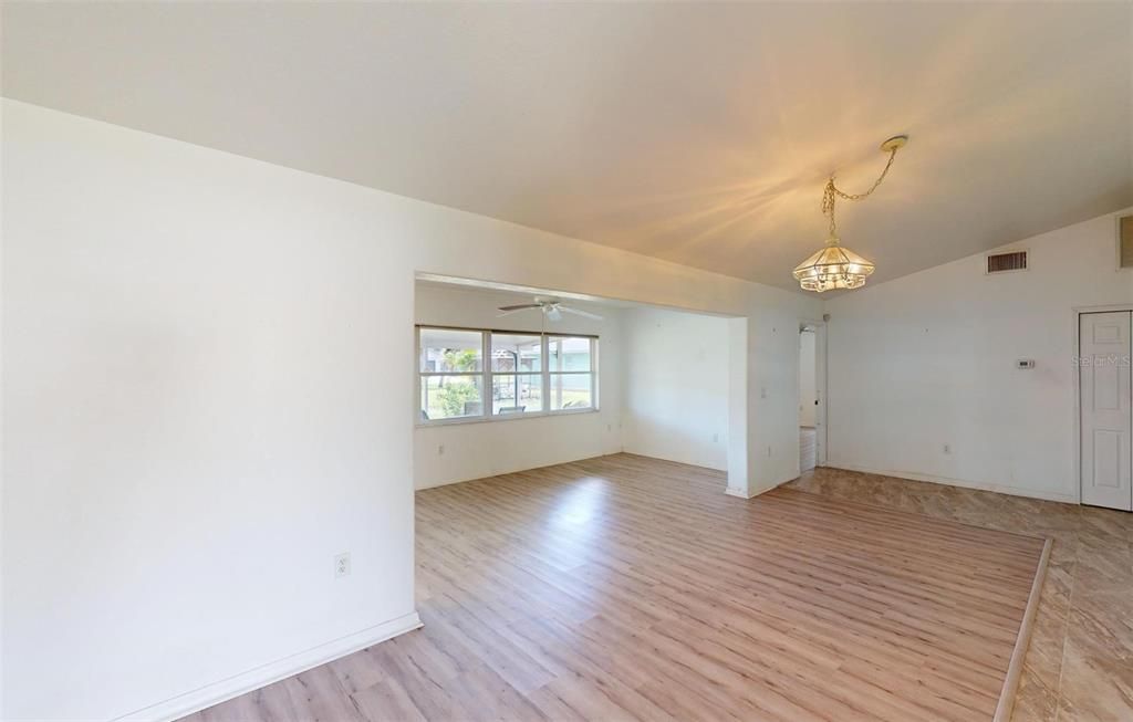 For Sale: $375,000 (3 beds, 2 baths, 1617 Square Feet)