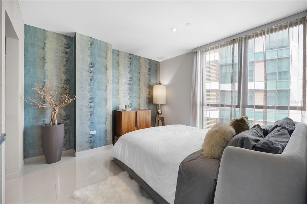 Active With Contract: $435,000 (1 beds, 1 baths, 633.69 Square Feet)