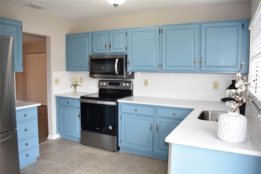 For Rent: $1,900 (2 beds, 2 baths, 1387 Square Feet)