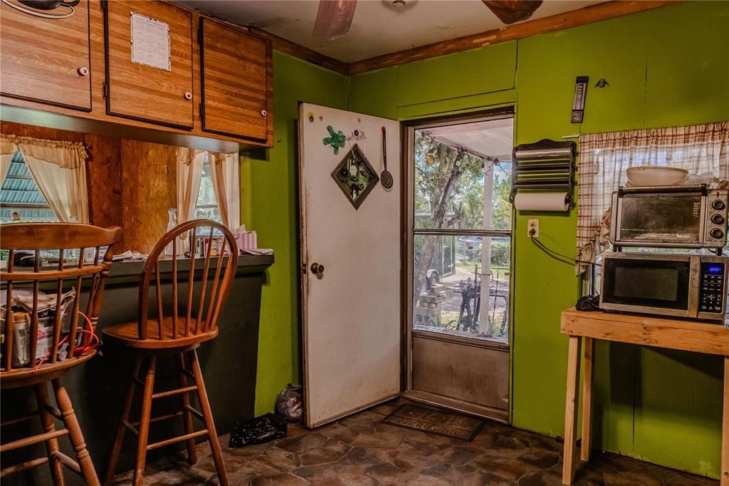 For Sale: $209,000 (2 beds, 1 baths, 572 Square Feet)