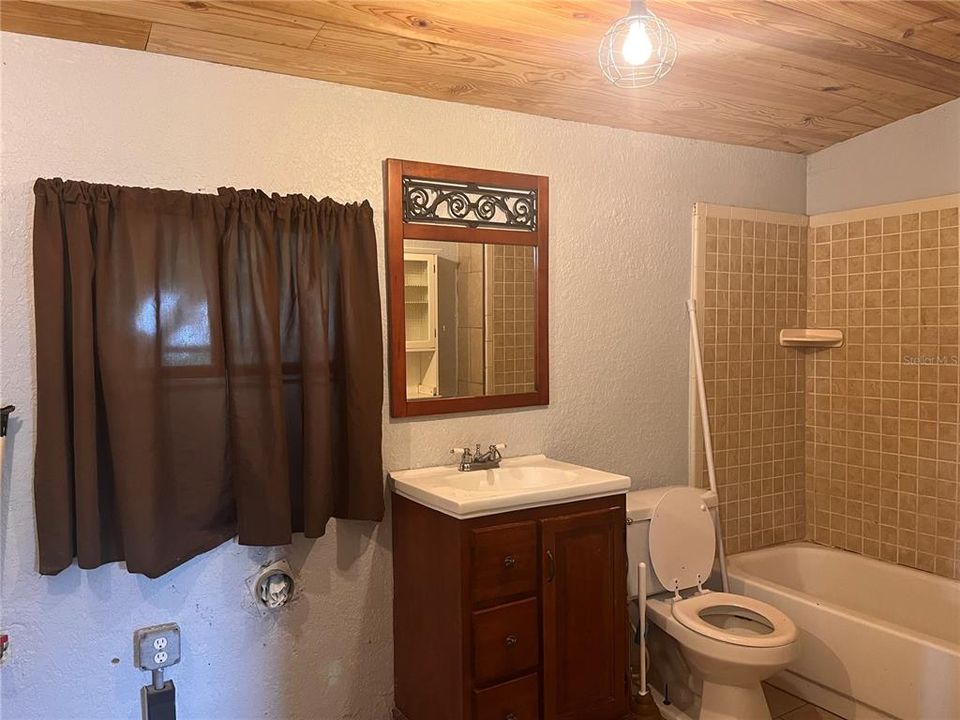 For Sale: $190,000 (3 beds, 1 baths, 1168 Square Feet)