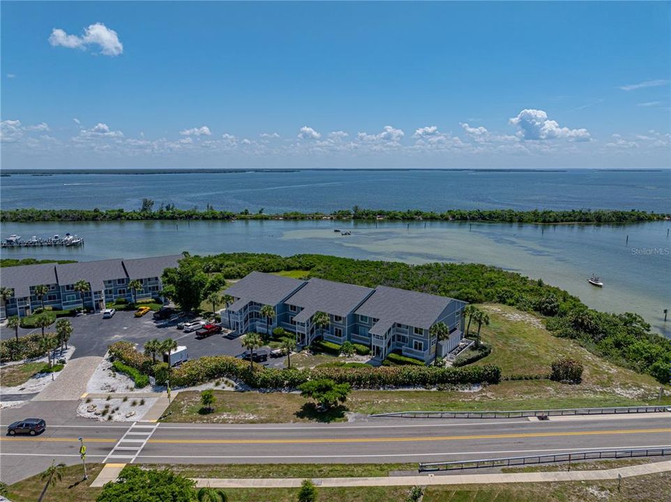 For Sale: $1,087,000 (2 beds, 2 baths, 1248 Square Feet)