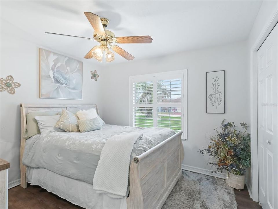 For Sale: $349,000 (3 beds, 2 baths, 1296 Square Feet)