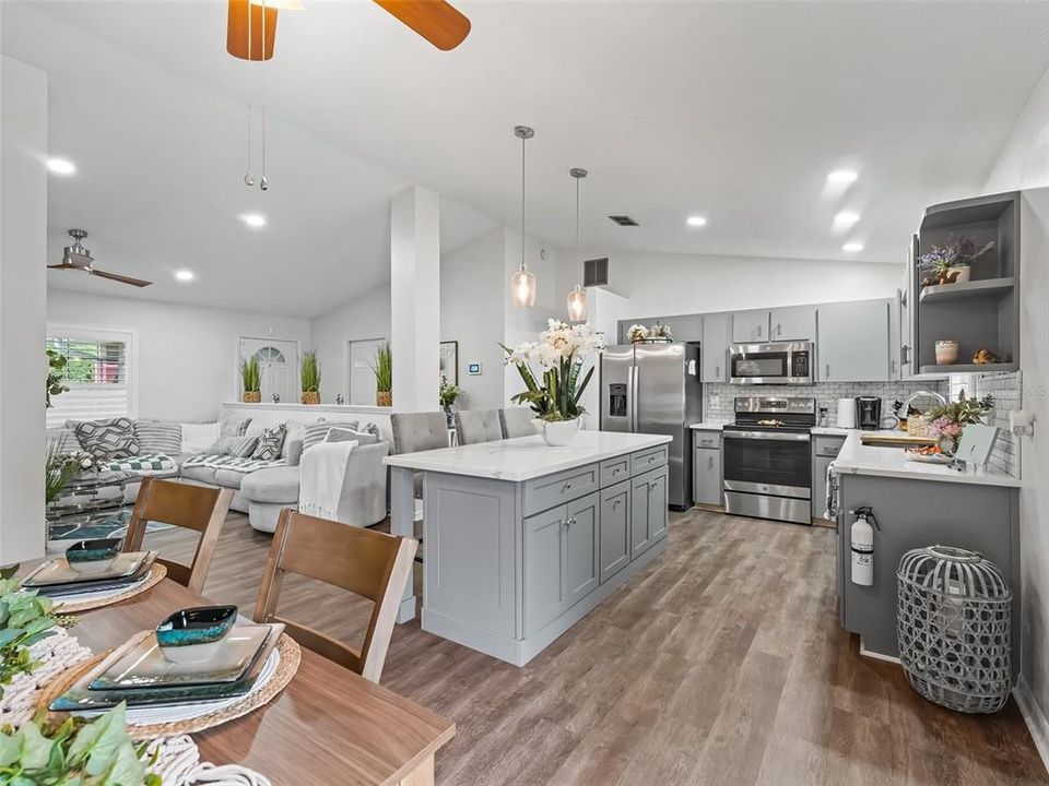 For Sale: $349,000 (3 beds, 2 baths, 1296 Square Feet)