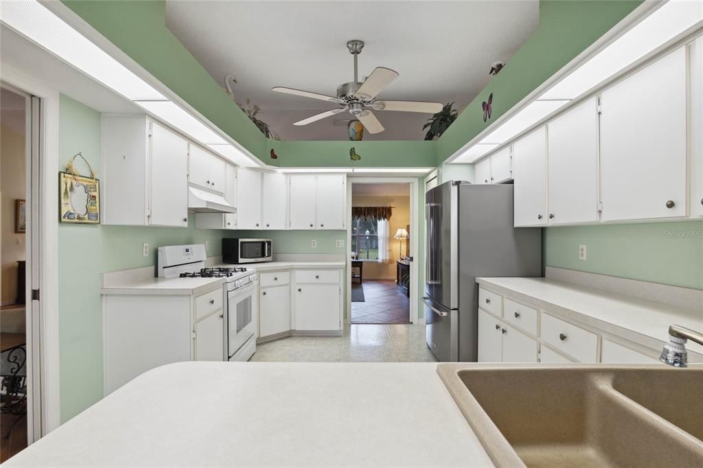 For Sale: $283,500 (3 beds, 2 baths, 1828 Square Feet)