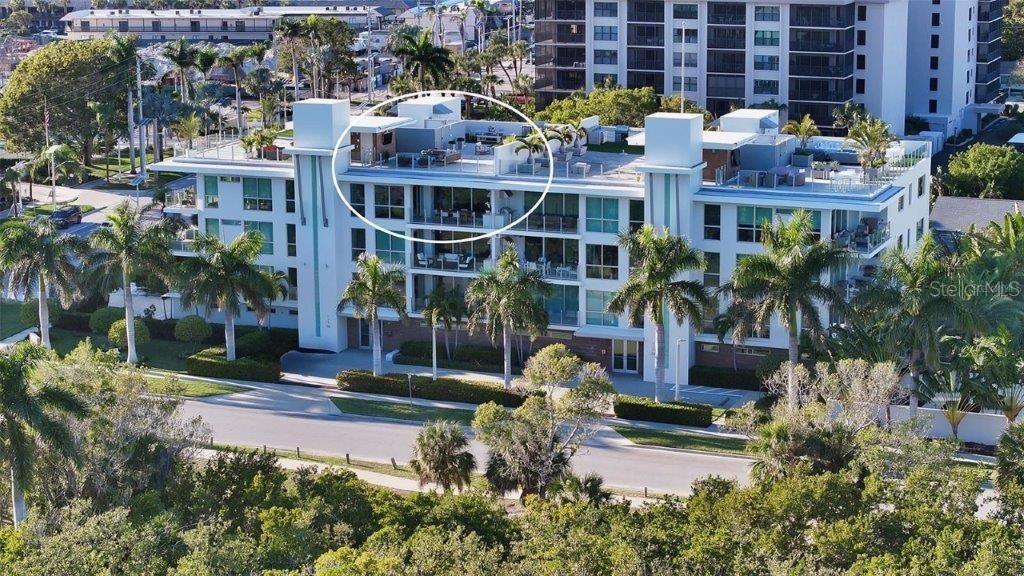 Recently Sold: $3,200,000 (3 beds, 3 baths, 2458 Square Feet)