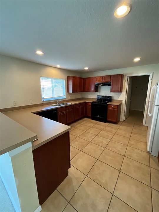 Active With Contract: $1,750 (3 beds, 2 baths, 2212 Square Feet)