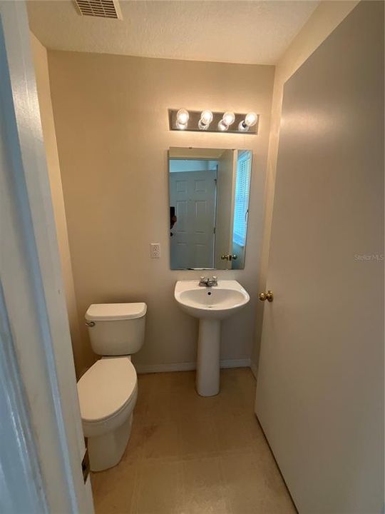 Active With Contract: $1,750 (3 beds, 2 baths, 2212 Square Feet)