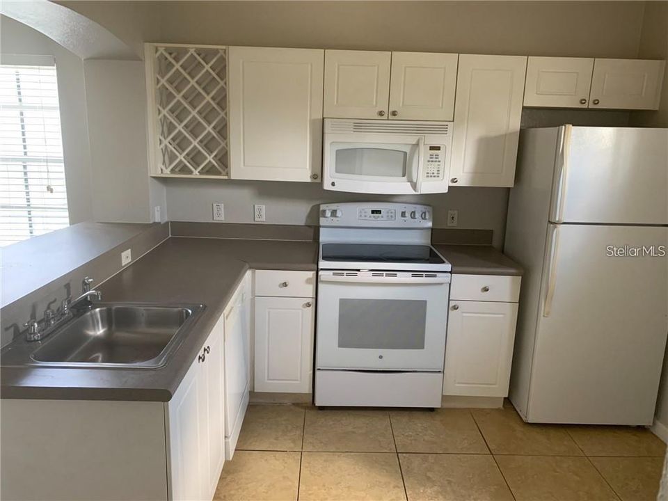 For Rent: $1,595 (1 beds, 1 baths, 1008 Square Feet)