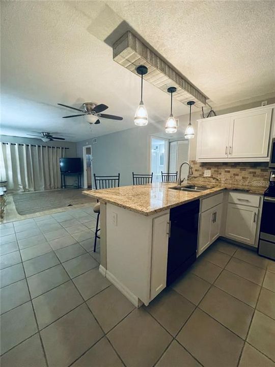 For Rent: $1,500 (2 beds, 2 baths, 884 Square Feet)